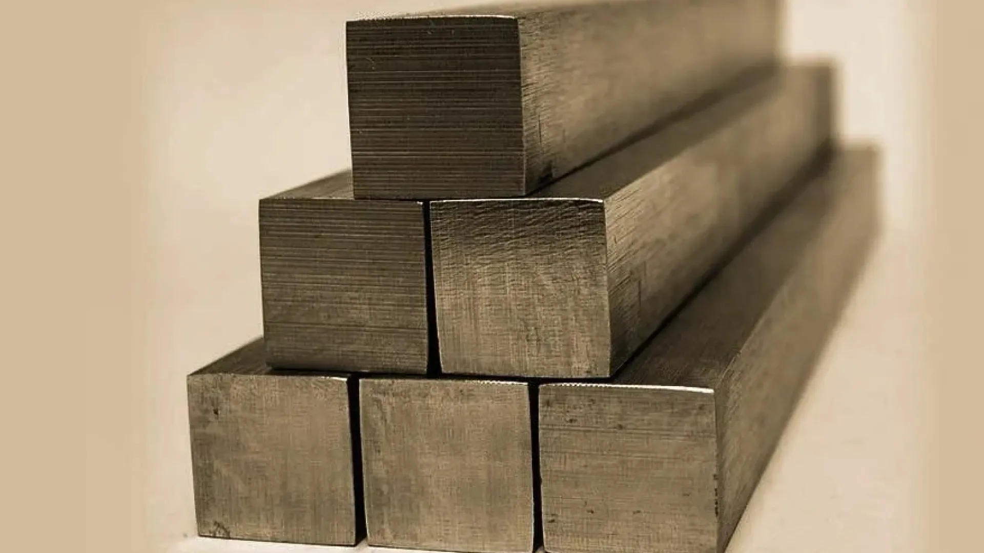 Бронзовый квадрат 25 мм БрХ1Цр